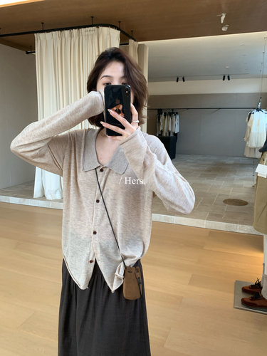 早秋上新【Hers】简约雅痞慵懒调性淡人感V领polo针织开衫  66798