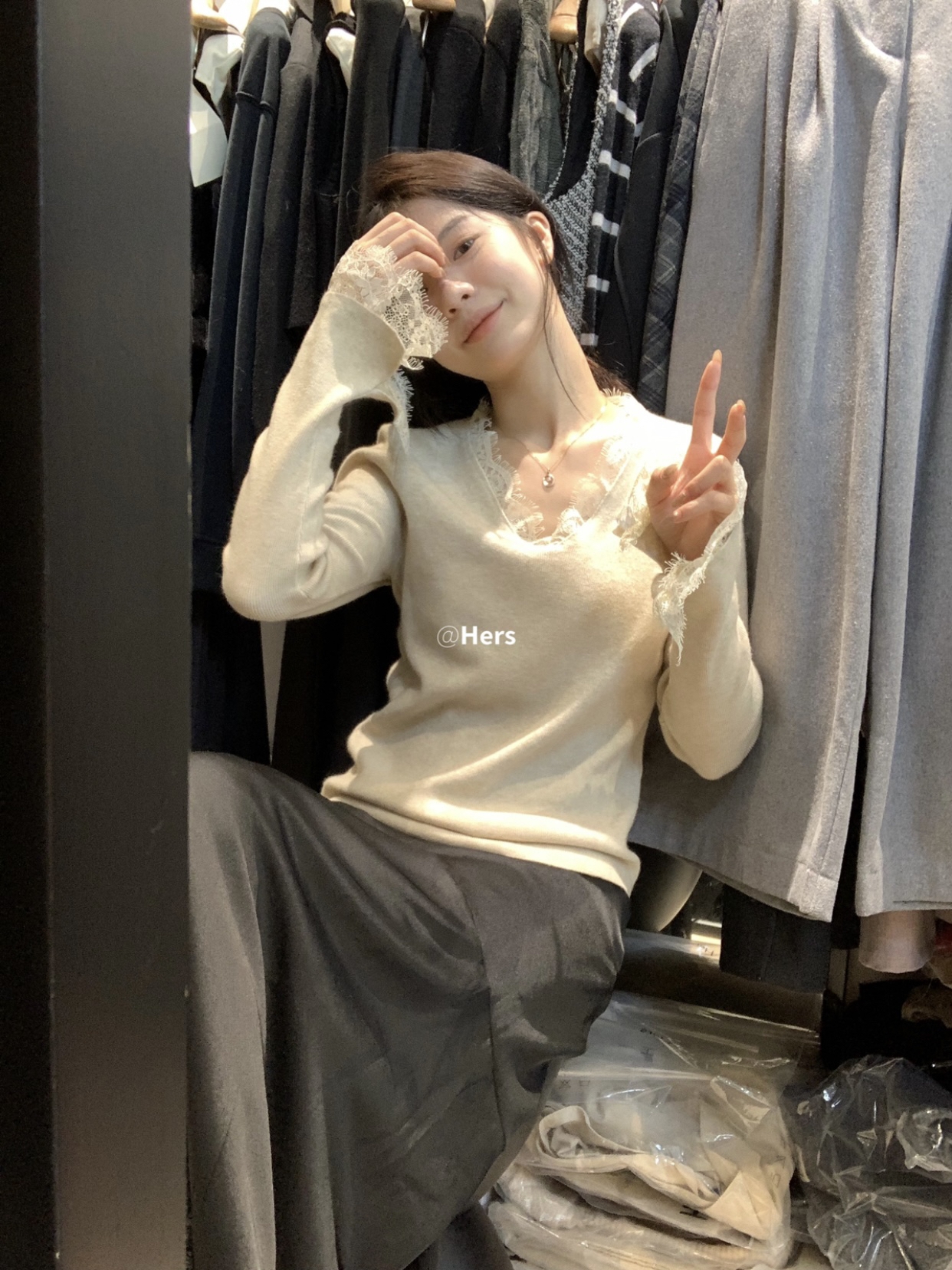 一勺甜 Hers秋上新！蕾丝拼接V领针织衫女2025韩系套头毛衣10329