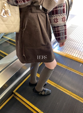 一勺甜 hers复古灯芯绒花苞短款半身裙女2025冬季显瘦短裙 92675#