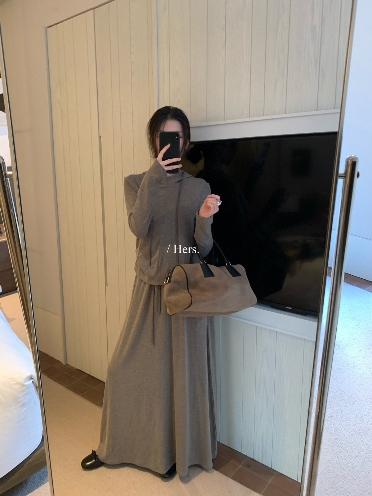 Hers淡人感连帽上衣+半身裙套装