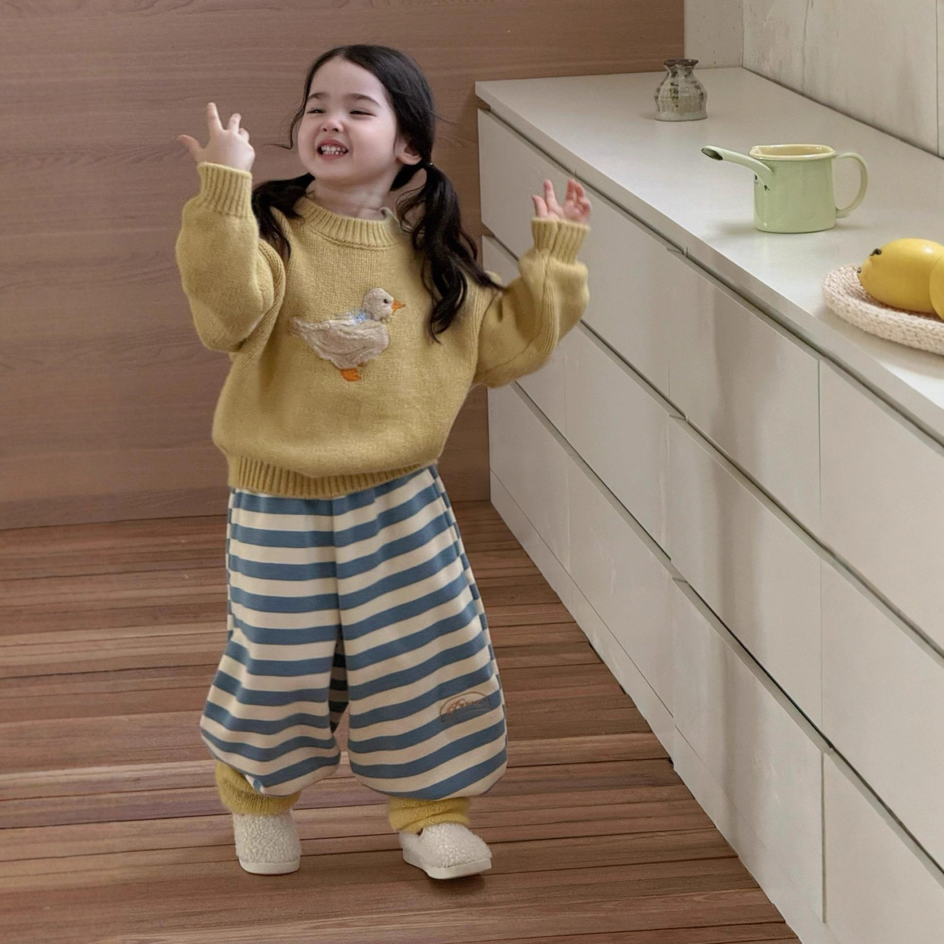 韩国童装儿童冬季加厚小黄鸭毛衣中小童女宝宝可爱ins风上衣