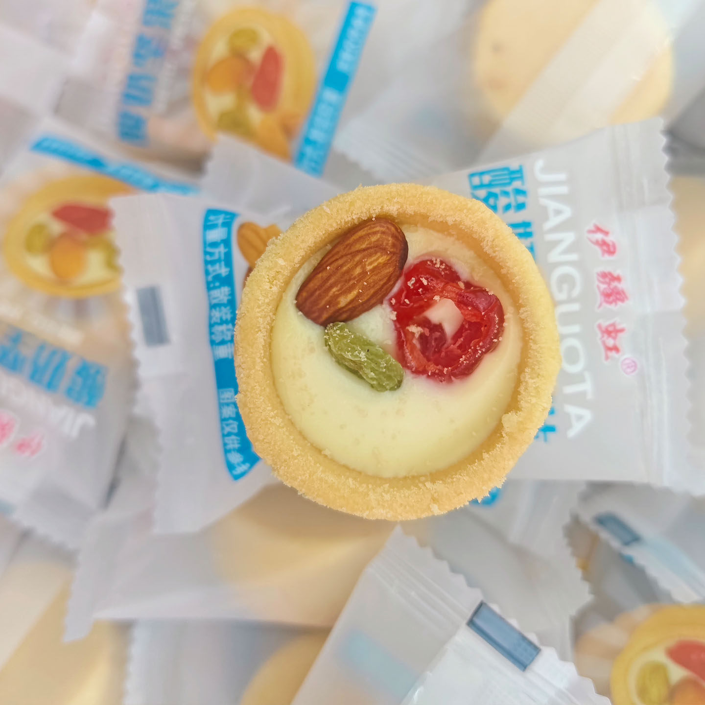 伊疆虹酸奶坚果夹心饼干