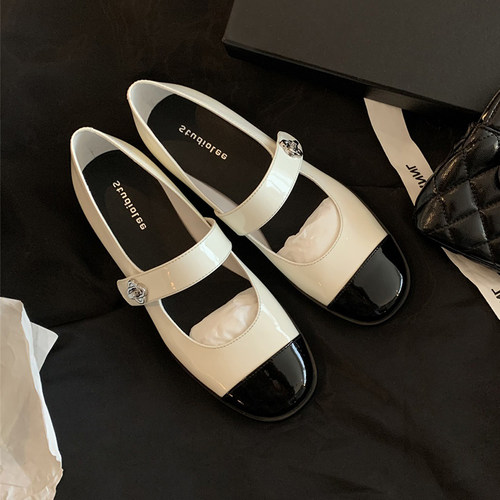 小香风扣带玛丽珍女鞋子2024春季新款法式平底单鞋低跟粗跟小皮鞋