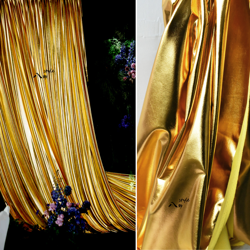金色镜面亮面背景布婚礼舞台布置装饰布幔拍照金属感皮革服装布料