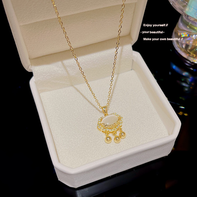 网红爆款项链饰品女气质轻奢设计感平安锁吊坠锁骨链钛钢颈链配饰