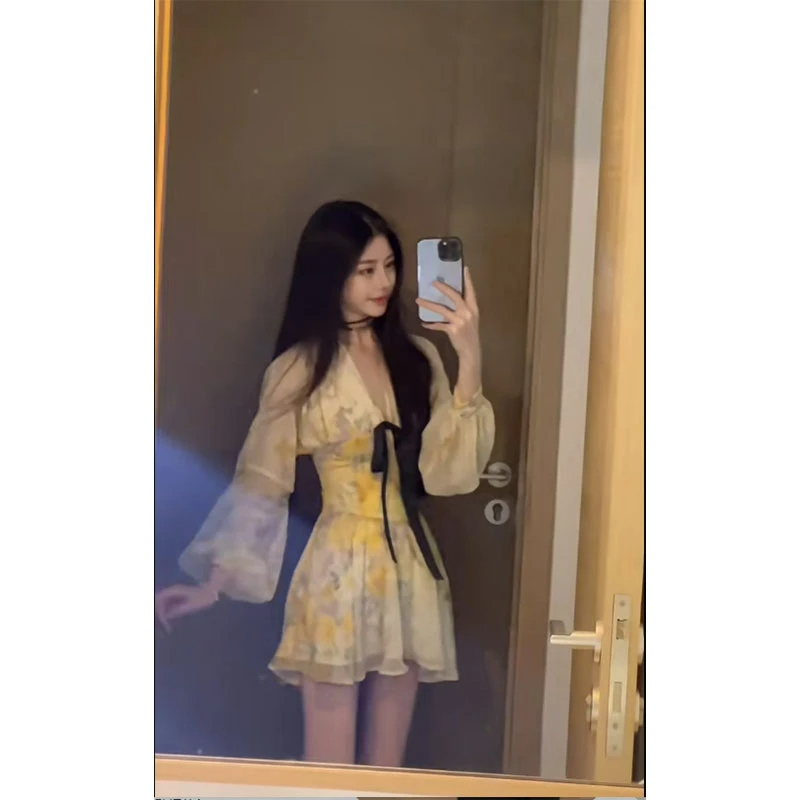 收腰v领蝴蝶结休闲碎花法式短裙