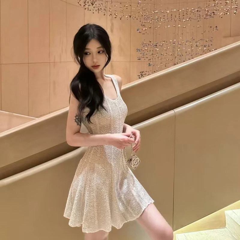 纯欲风辣妹气质吊带连衣裙女夏季2025新款法式设计感显瘦短裙子潮