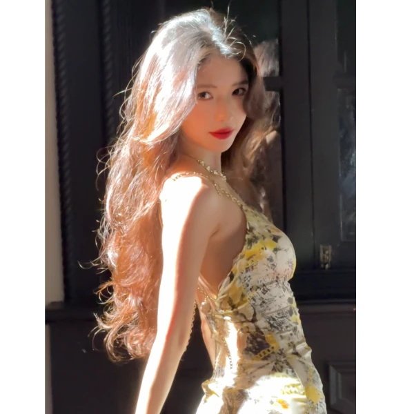 方圆同款设计感气质印花镂空链条吊带连衣裙女2025新款显瘦长裙子