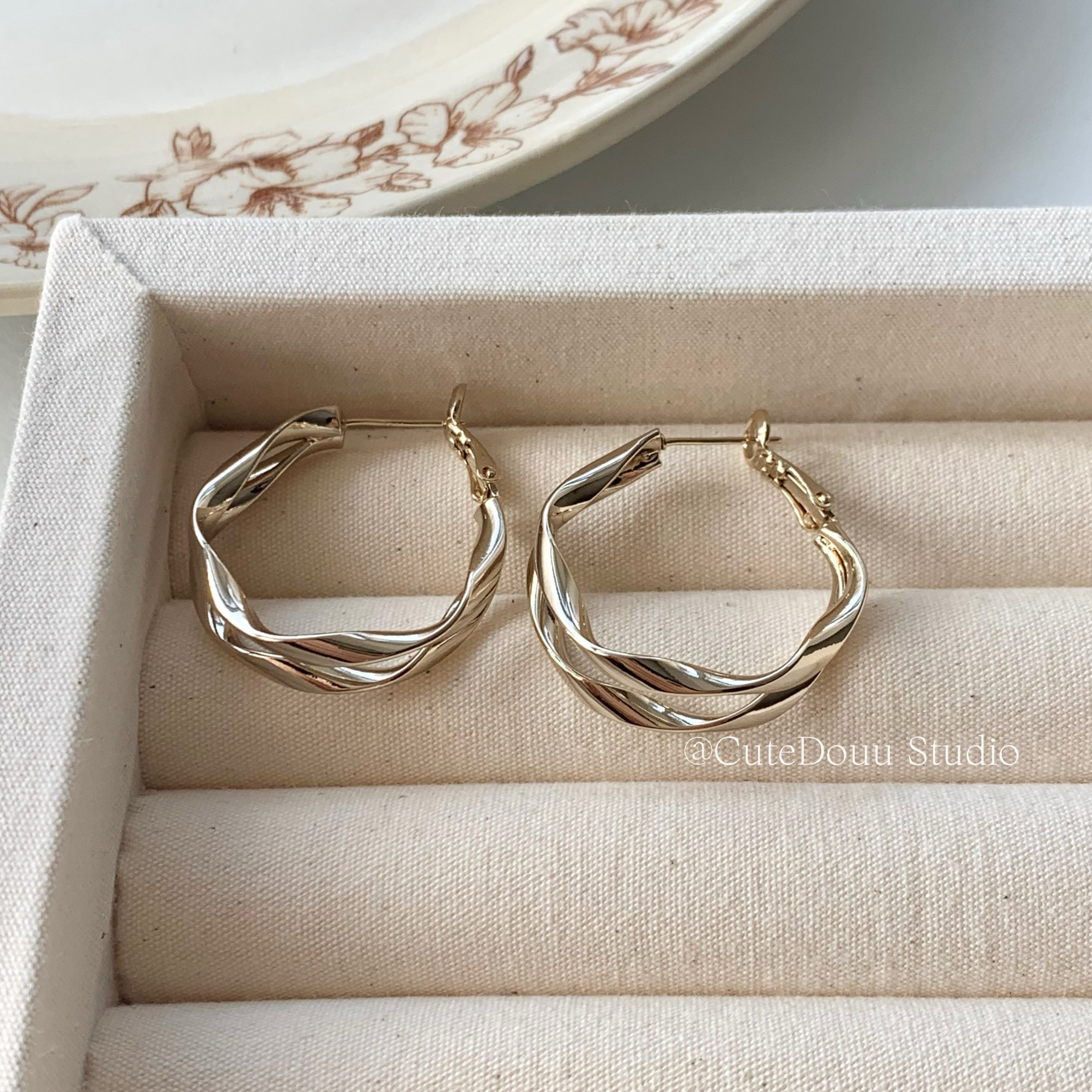 CuteDouu 同频共振 定制咖金色双层金属耳环 日常百搭气质耳饰,饰品/流行首饰/时尚饰品新,耳环,淘宝优惠券,粉丝福利购,淘宝优惠卷