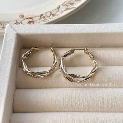 CuteDouu 同频共振 定制咖金色双层金属耳环 日常百搭气质耳饰