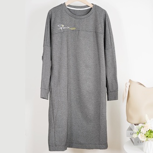 （清版不退换）约布女装休闲慵懒风灰色条纹针织长袖圆领连衣裙