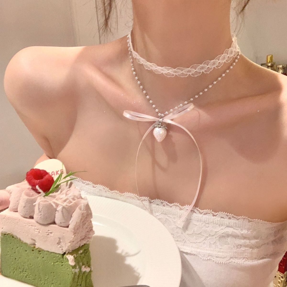 蝴蝶结蕾丝颈带草莓吊坠双层项链女甜美颈链配饰锁骨链