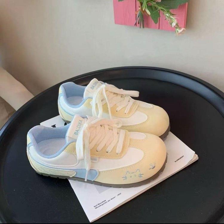 闲运动板鞋小众甜美德训休女2025秋季新款小白鞋女ins百搭配裙子