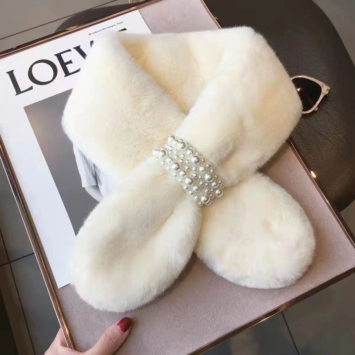 新款围巾女冬季毛绒加厚女冬款女士围脖保暖交叉毛领子珍珠围巾