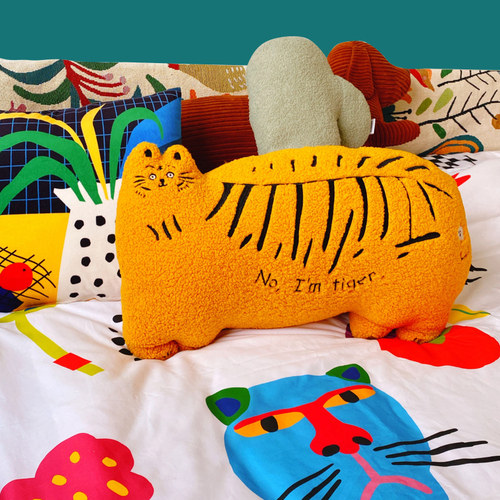 设计师款老虎抱枕靠垫可爱呆萌