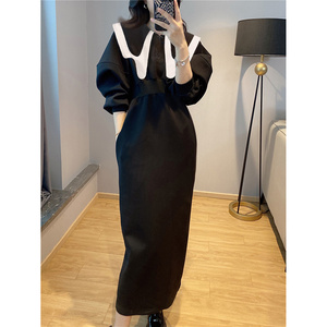 黑色娃娃领法式连衣裙女春秋季赫本风收腰卫衣裙子2023新款欧洲站