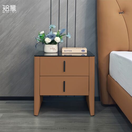 中古风皮艺床头柜浅棕色