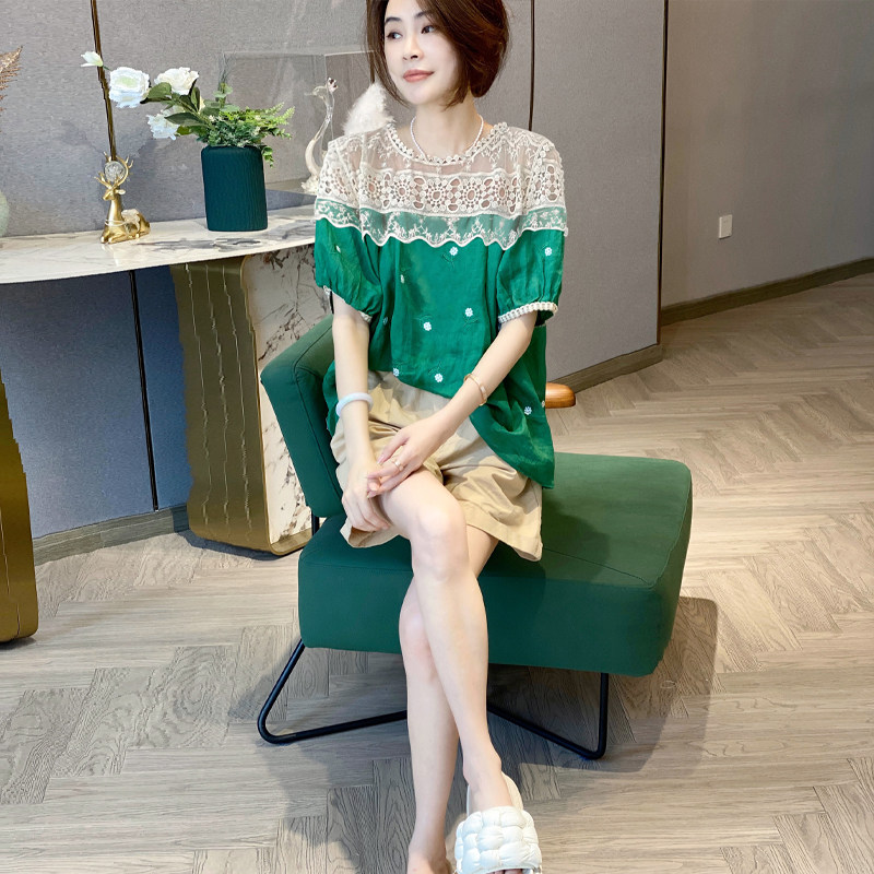 绿色蕾丝泡泡袖衬衫女休闲时尚洋气短袖上衣夏季2022年新款欧洲站