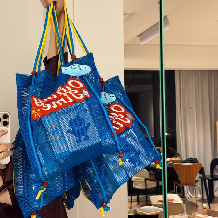 【小红书同款】蓝色网布单肩收纳包大容量轻便出游时尚通勤简约包