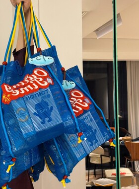 【小红书同款】蓝色网布单肩收纳包大容量轻便出游时尚通勤简约包