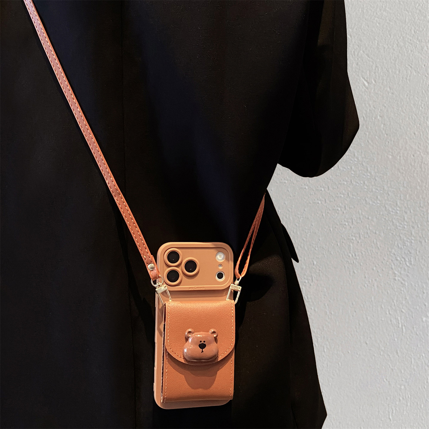 棕色小熊风琴零钱卡包适用苹果16promax手机壳iphone17pro新款13带挂绳15斜跨14pro简约16pro创意12/11保护壳