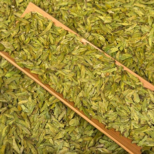 2026年新茶新昌龙井工艺头采温州乌牛早黄版棉柔豆香茶叶50克罐装