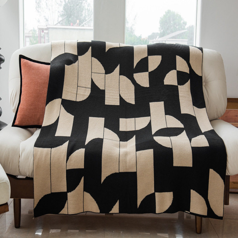 Half-monthly knitted blanket - luxurious casual sofa blanket - 实物图