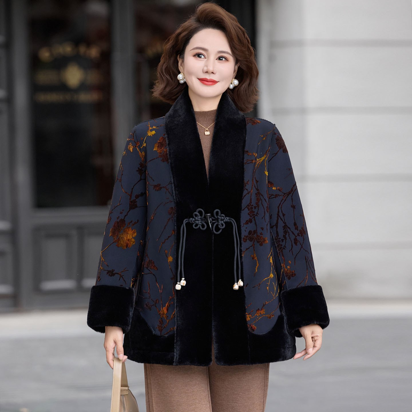 双面穿妈妈冬装仿水貂绒外套中老年女装2025新款皮毛一体毛呢大衣