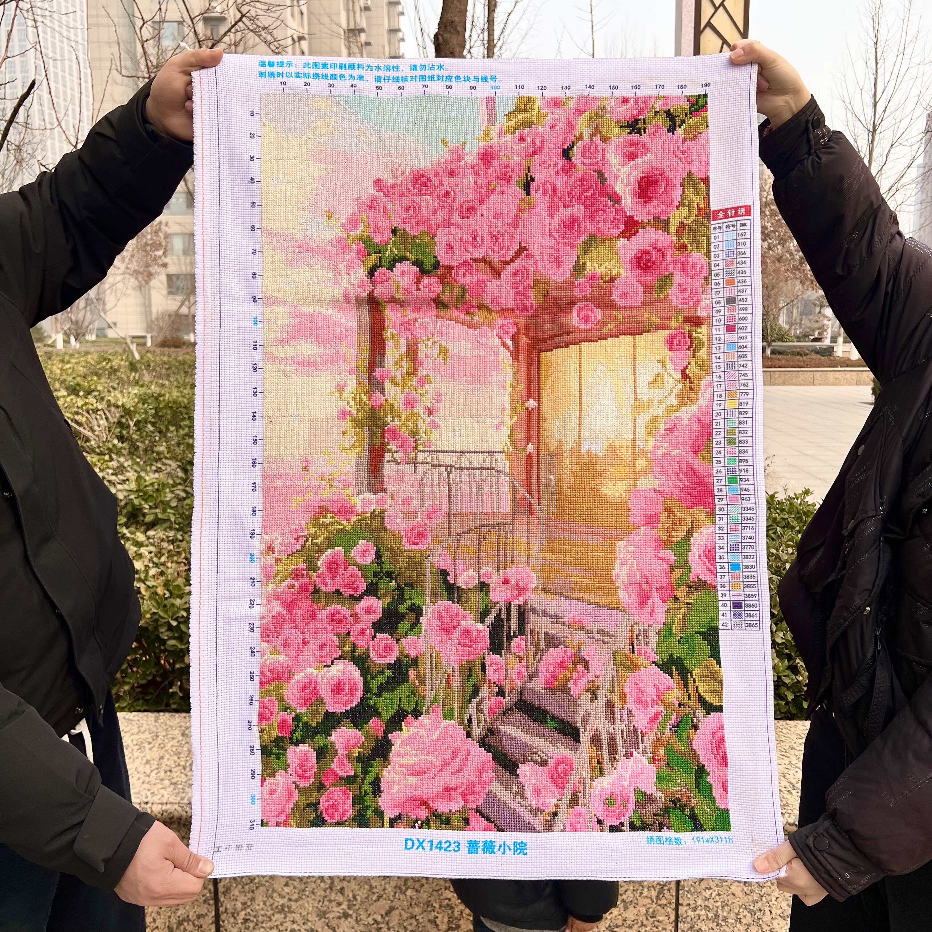 纯手工绣好的十字绣成品新款蔷薇小院玫瑰花客厅餐厅竖版装饰挂画