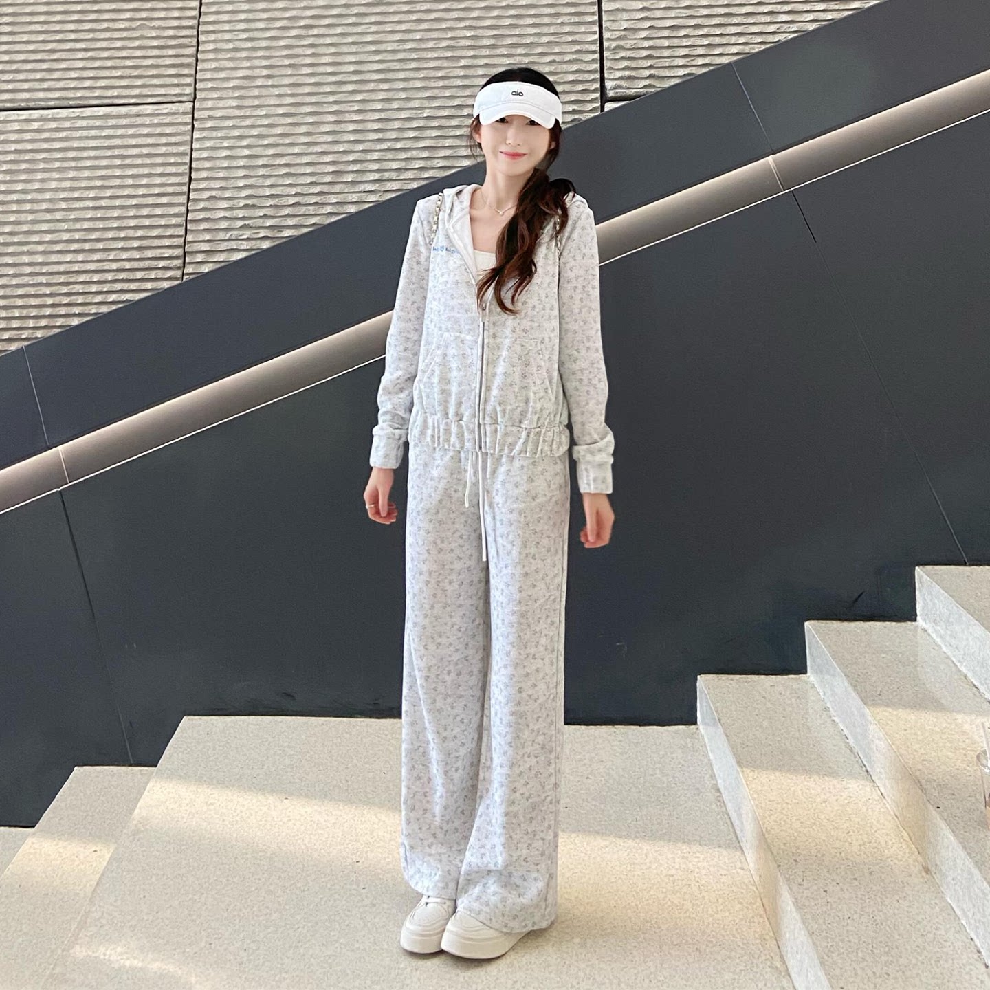 不费力少女感韩系穿搭2026早秋新款碎花连帽卫衣阔腿裤运动套装女