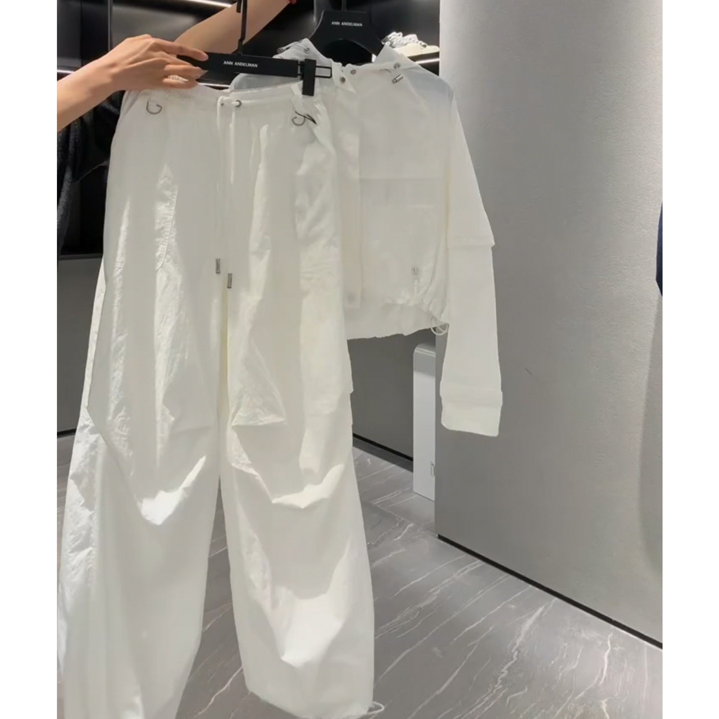 高级感白色防晒套装女夏季薄款宽松休闲冲锋衣阔腿裤两件套运动服