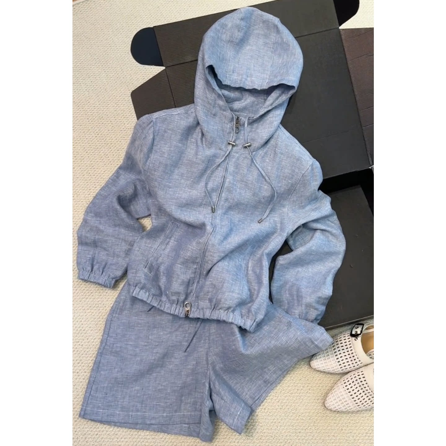 夏日松弛感穿搭运动服套装慵懒风宽松防晒连帽外套亚麻短裤两件套