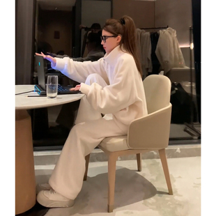 巨好看的加绒卫衣休闲穿搭高级感运动服韩系小香风白色两件套冬装