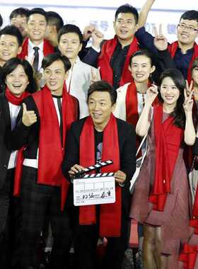 香港高端中国红大红色围巾年会仿羊绒纯色羊绒同学会秋冬开门红刺