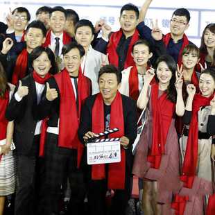 香港高端中国红大红色围巾年会仿羊绒纯色羊绒同学会秋冬开门红刺