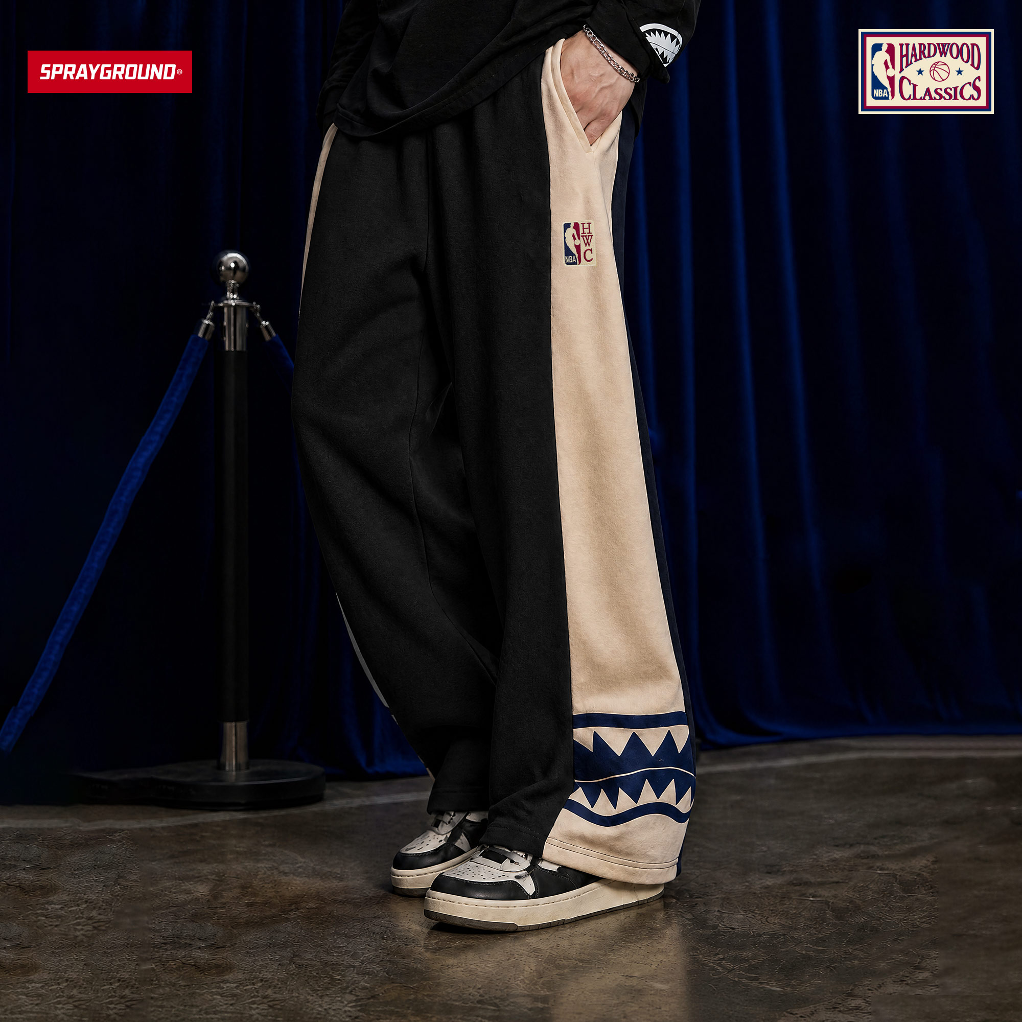 SPRAYGROUND | NBA HWC 联名系列潮流撞色拼接鲨鱼嘴阔腿休闲卫裤