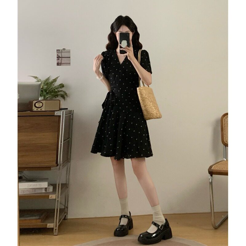 黑色碎花裙V领正肩洋装女2026夏季新款大尺码胖mm收腰雪纺小黑裙