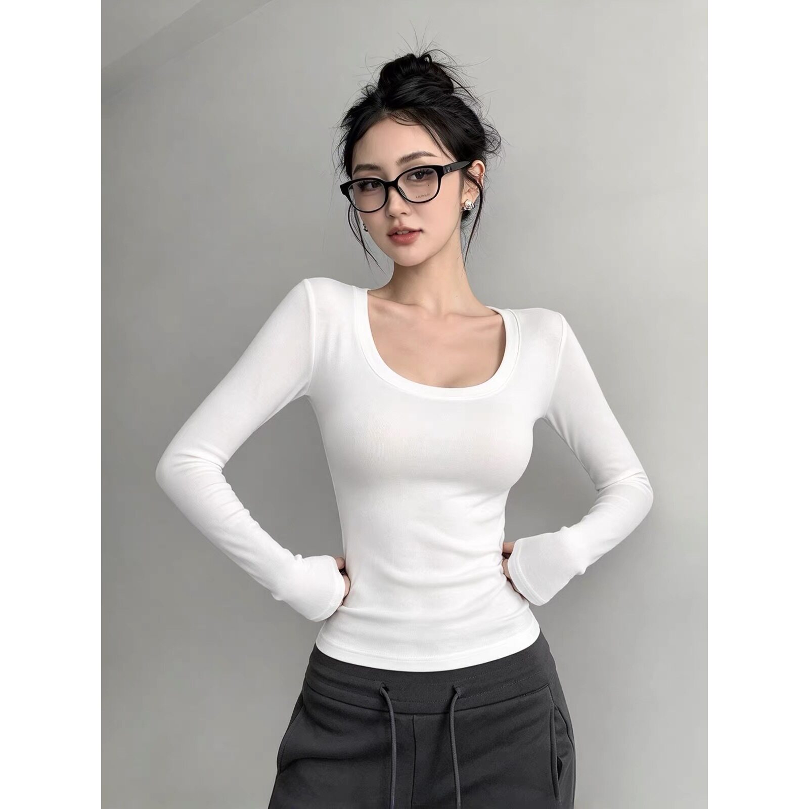 白色U领长袖t恤女款修身内搭紧身加绒加厚保暖打底衫秋冬季小上衣