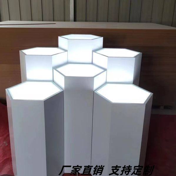 烤漆异形发光透明六角展图片