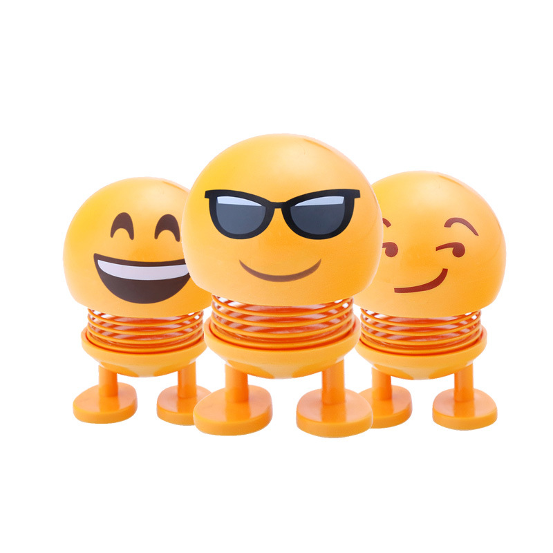 汽车摆件表情包摇头可爱公仔可爱车载车内迷你小黄人装饰用品女潮