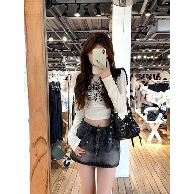 韩系正肩蝴蝶印花长袖t恤女早秋辣妹风字母圆领小众修身短款上衣