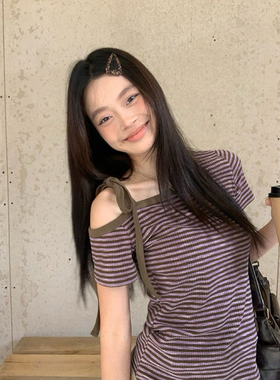 甜美露肩紫色条纹短袖t恤女夏季韩系设计感绑带斜肩独特辣妹上衣