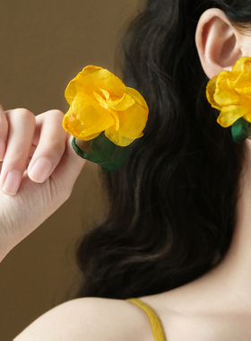 周里物|暖日花语2025新款黄色立体花朵耳环气质小众设计夹耳饰