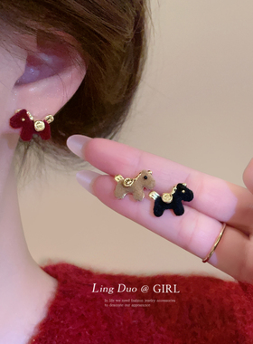 马上有钱~复古红色丝绒小马耳环女秋冬高级感小众耳钉巨好看耳饰