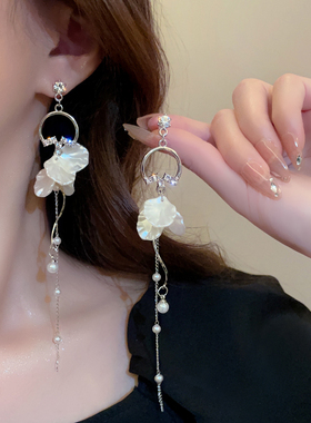 超仙长款流苏花瓣珍珠耳环小众设计感高级耳钉轻奢耳饰精致通勤风
