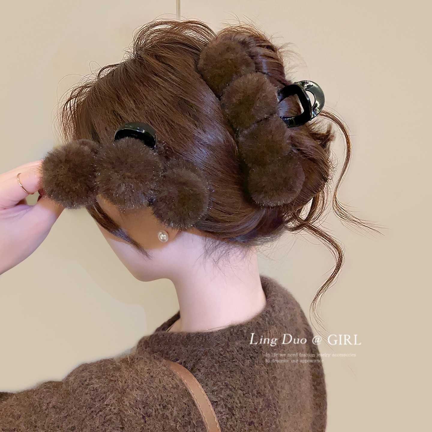 秋冬气质毛绒球球大号发夹女轻奢高级感后脑勺鲨鱼夹时尚盘发抓夹