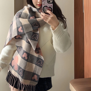 1件小熊爱心仿羊绒格纹围巾秋冬保暖围脖32*180CM双面围巾