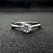 光托六爪钻戒圆形女戒指环镶嵌人造钻日常订婚婚礼闪亮送女友简约