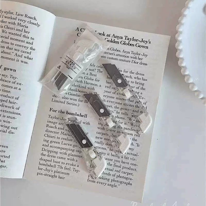 美工刀便捷式裁纸刀削笔刀拆快递