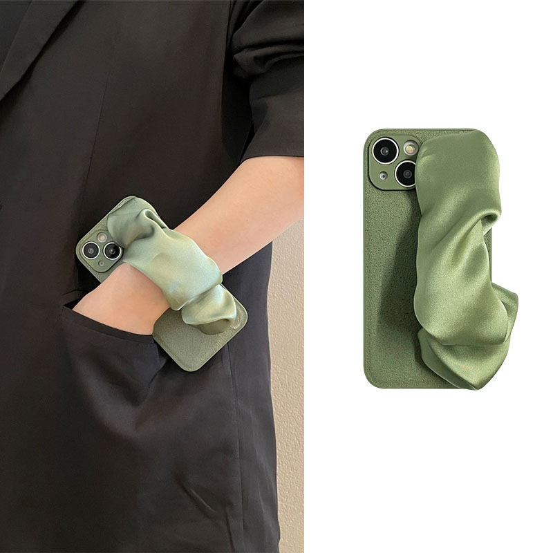 绿色丝巾腕带适用苹果16promax手机壳iphone15保护套2025新款14plus小众高级13硅胶12mini斜挎挂绳11/max/xr